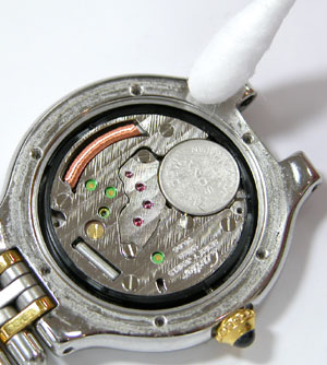 ブランド腕時計カルチェ1340ケース掃除