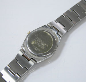 シチズン腕時計(CITIZEN)ウィッカ1032-L20778裏蓋