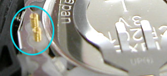デジタル腕時計の電池交換修理ムーブメントのバネ