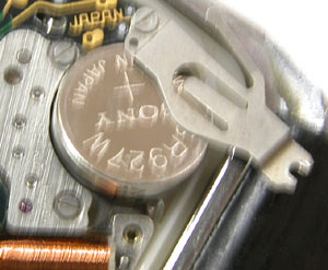 セイコー腕時計(SEIKO)ハイブリッドH449-5190電池押さえ