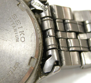 セイコー腕時計（SEIKO)SPRIT7N42-8A60チタンラグ部汚れ